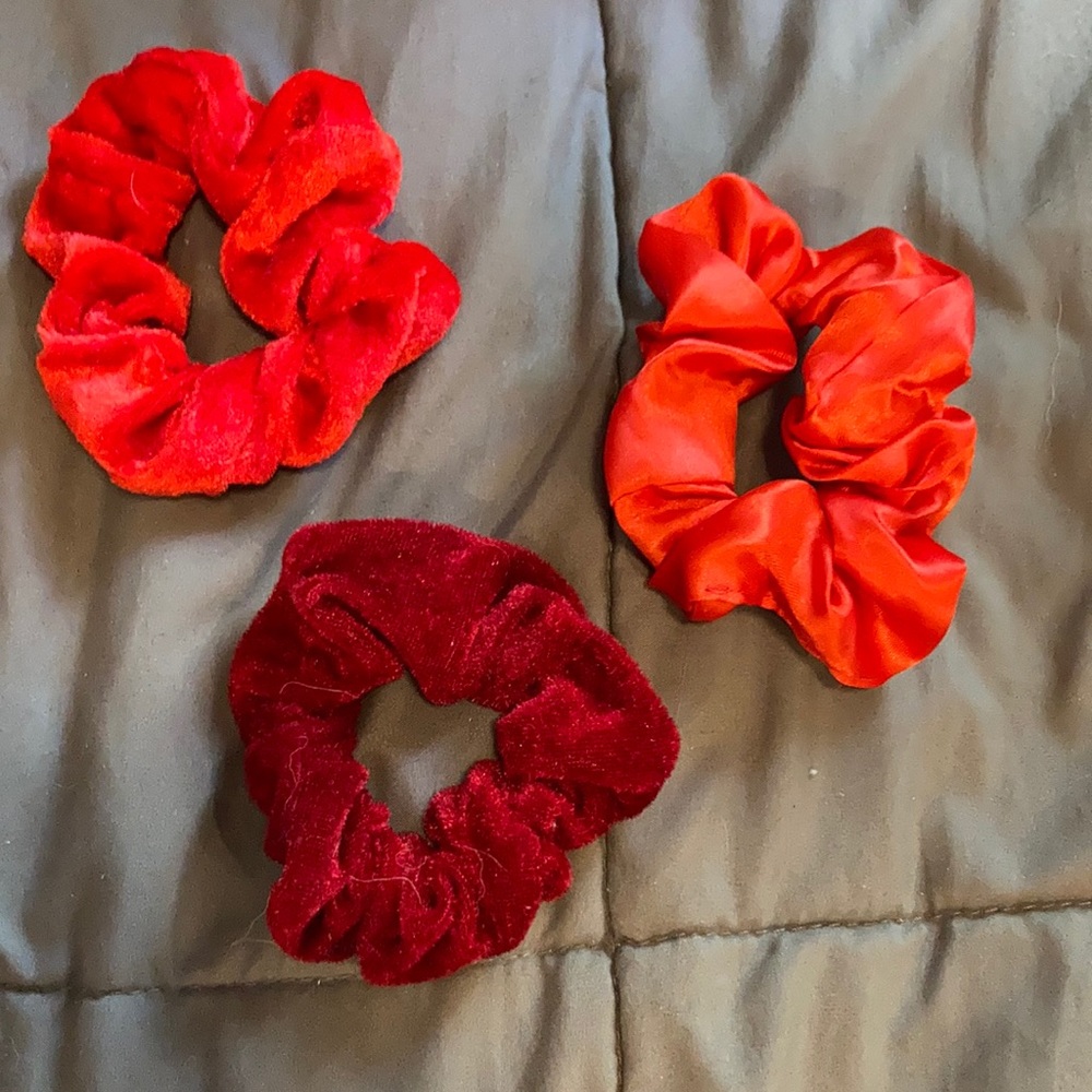 3 pcs red scrunchies